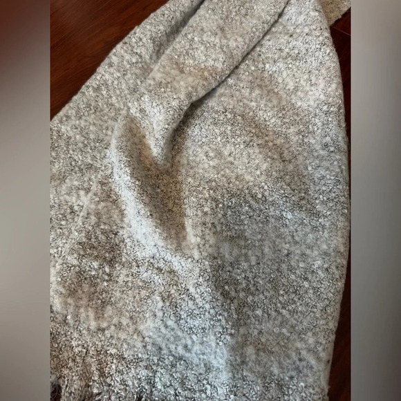 Target Gray soft scarf - Picture 2 of 2